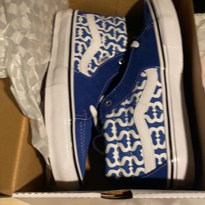 Vans supreme 8.5 in men’s never been worn.